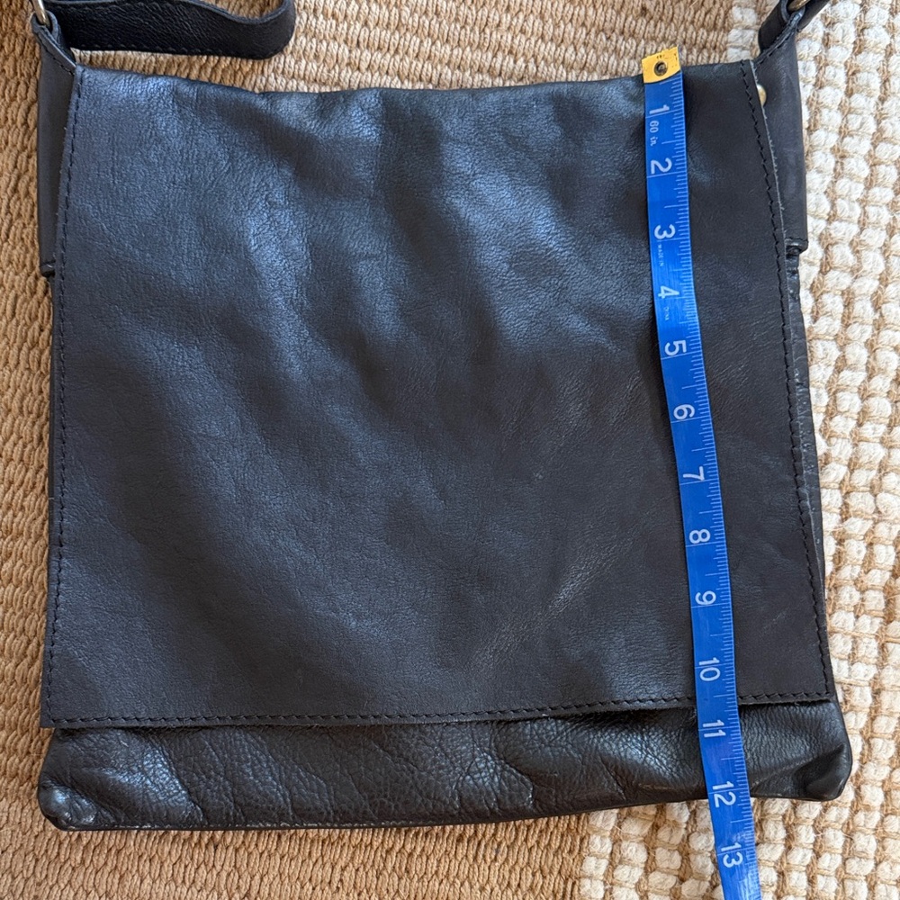 Classic Black Leather Crossbody Bag - Picture 4 of 7